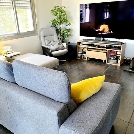 Calme, Grande Terrasse, Proche Centre Apartment